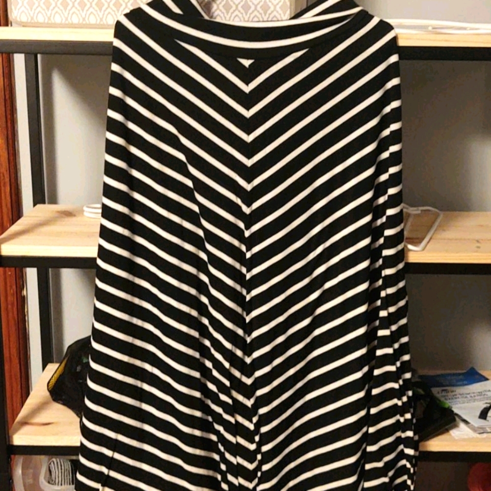 Black and white maxi skirt